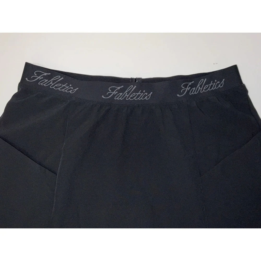 NWT Women's Fabletics Woven Pocket Skirt w/ Built In Shorts Black‎ Small 28 X 14